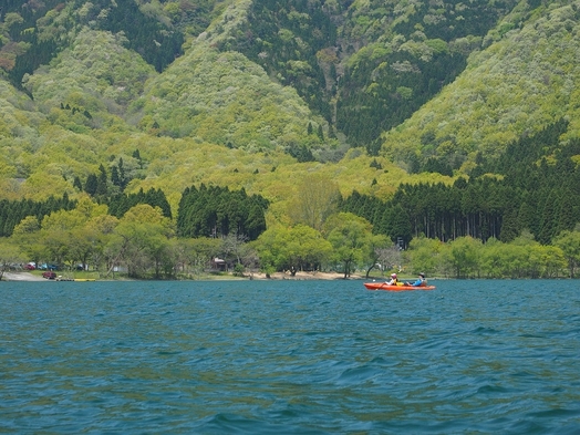 新緑の奥琵琶湖畔でカヌー体験ツアー（体験料金は別途必要）♪